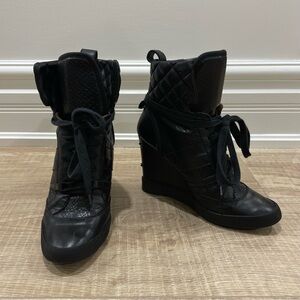 Chloé black leather wedge lace up sneakers heels sz 8 quilted snake skin design